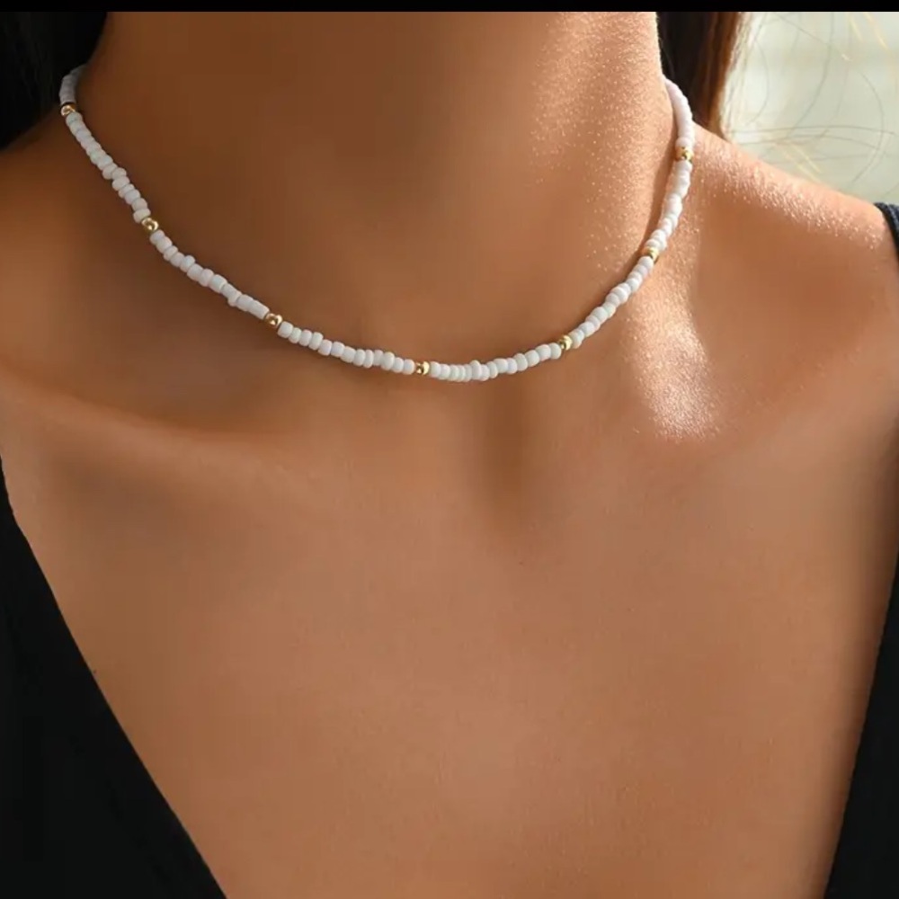 Elegant White and Gold Beaded Necklace